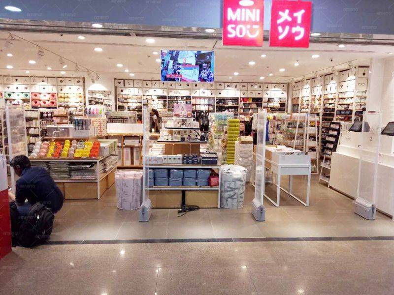 MINISO बुटीकले CuboM AM7806 सुरक्षा ढोका स्थापना गर्दछ