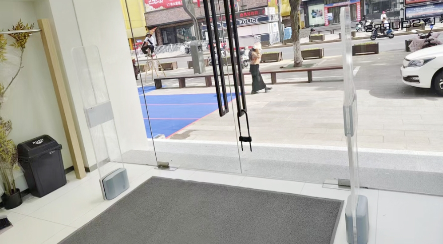 AM&RFID डुअल फ्रिक्वेन्सी: कपडा खुद्रा उद्योगको लागि बुद्धिमानी सुरक्षा।